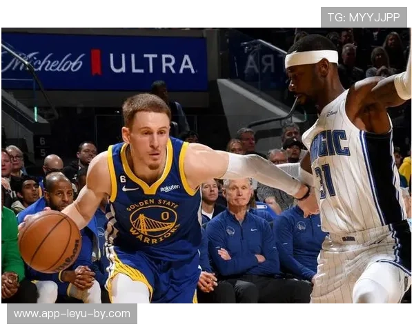 娜瓦罗在底线攻防中表现高效